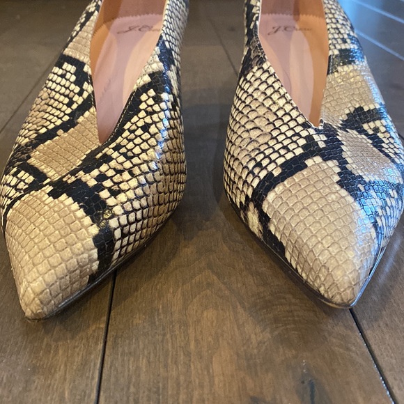 Jcrew snake print heels. Good condition, size 9.5 - Picture 2 of 3